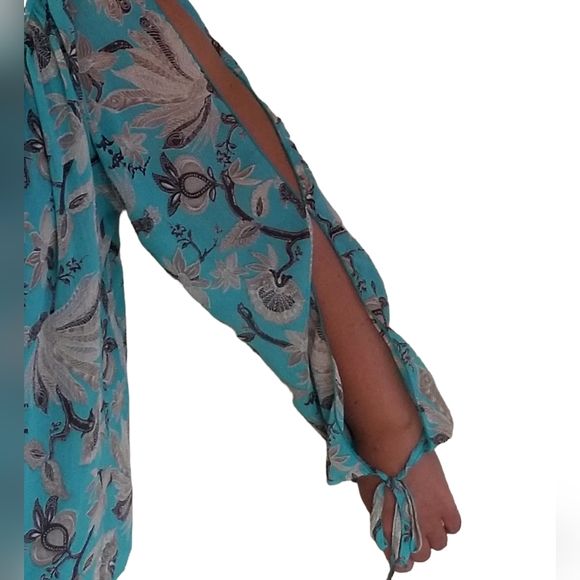 Blouse with Cut-Out Sleeves - Picture 2 of 2